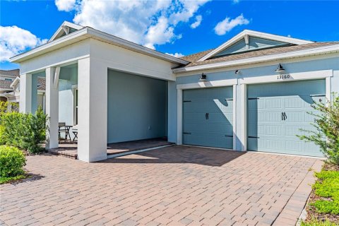 House in Winter Garden, Florida 3 bedrooms, 205.04 sq.m. № 2420031 - photo 2