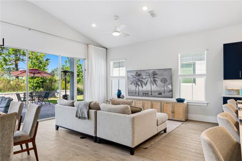 House in Winter Garden, Florida 3 bedrooms, 205.04 sq.m. № 2420031 - photo 10