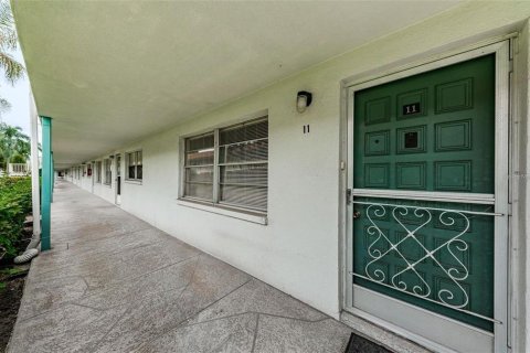 Condo in Saint Petersburg, Florida, 1 bedroom  № 2209158 - photo 2