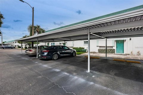 Condo in Saint Petersburg, Florida, 1 bedroom  № 2209158 - photo 12