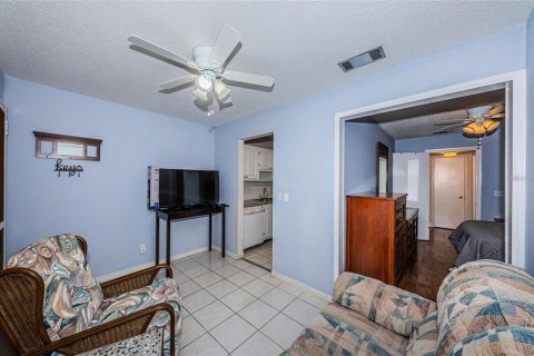 Condo in Saint Petersburg, Florida, 1 bedroom  № 2209158 - photo 7