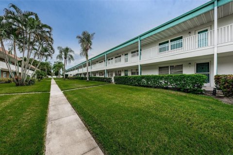 Condo in Saint Petersburg, Florida, 1 bedroom  № 2209158
