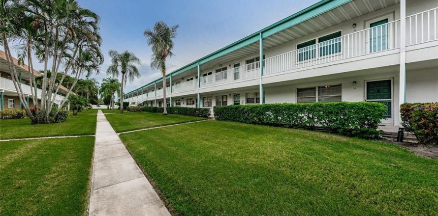 Condo in Saint Petersburg, Florida, 1 bedroom  № 2209158