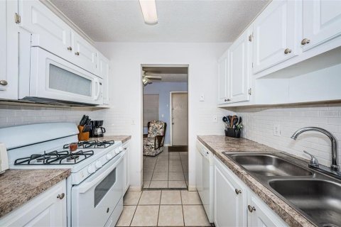 Condo in Saint Petersburg, Florida, 1 bedroom  № 2209158 - photo 5
