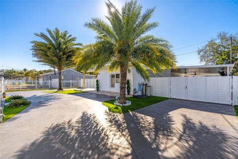Villa ou maison à vendre à Miami, Floride: 3 chambres, 94.02 m2 № 2023723 - photo 3