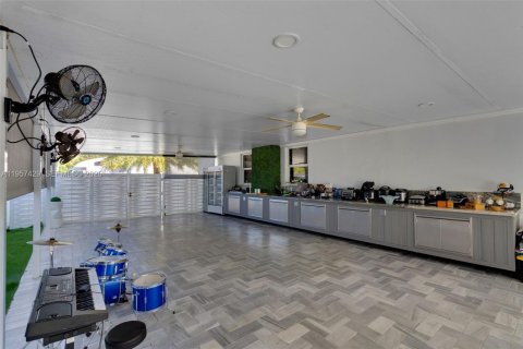 Villa ou maison à vendre à Miami, Floride: 3 chambres, 94.02 m2 № 2023723 - photo 27