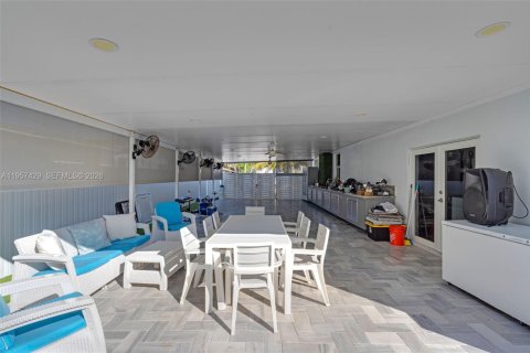 Villa ou maison à vendre à Miami, Floride: 3 chambres, 94.02 m2 № 2023723 - photo 26