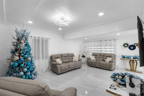 Villa ou maison à vendre à Miami, Floride: 3 chambres, 94.02 m2 № 2023723 - photo 5