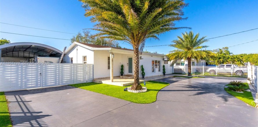 Villa ou maison à Miami, Floride 3 chambres, 94.02 m2 № 2023723