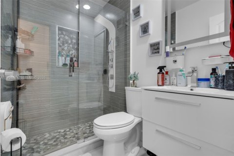 Villa ou maison à vendre à Miami, Floride: 3 chambres, 94.02 m2 № 2023723 - photo 17