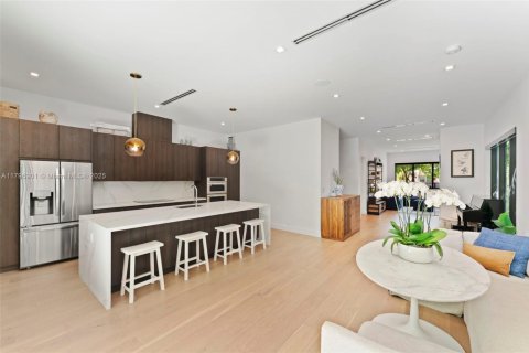 Propiedad comercial en venta en Miami, Florida, 432.92 m2 № 1674283 - foto 5