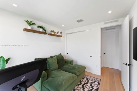 Propiedad comercial en venta en Miami, Florida, 432.92 m2 № 1674283 - foto 23