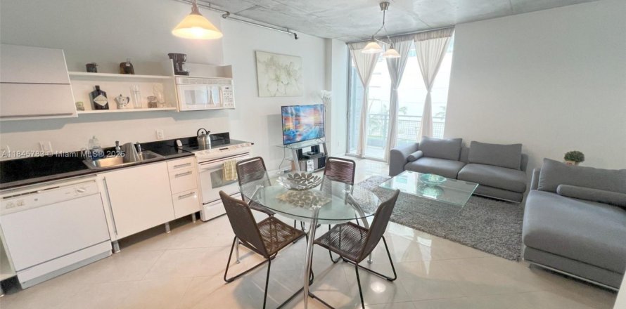 Estudio en el Condominio en Miami, Florida № 1842586