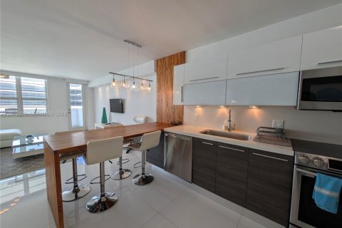 Condo in Miami Beach, Florida, 1 bedroom  № 2066722 - photo 5