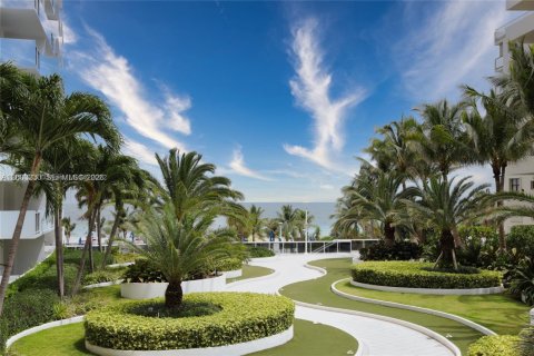 Condo in Miami Beach, Florida, 1 bedroom  № 2066722 - photo 13