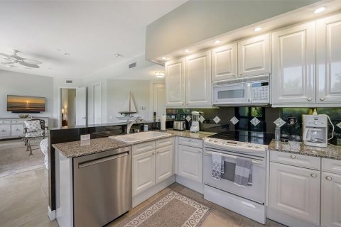 Condo in Longboat Key, Florida, 1 bedroom № 2117289 - photo 13