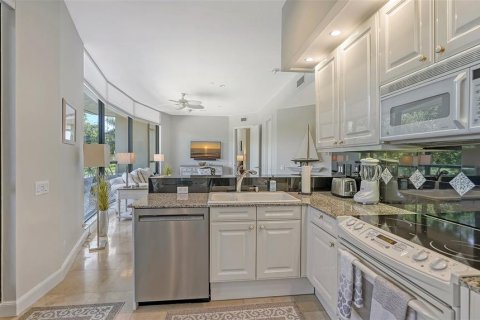 Condo in Longboat Key, Florida, 1 bedroom № 2117289 - photo 12