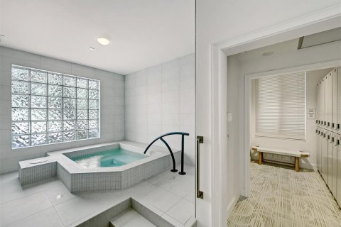 Condo in Longboat Key, Florida, 1 bedroom № 2117289 - photo 30