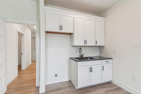 House in New Port Richey, Florida 4 bedrooms, 230.68 sq.m. № 1806985 - photo 28