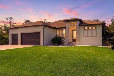 House in Port Charlotte, Florida 3 bedrooms, 175.59 sq.m. № 2095775