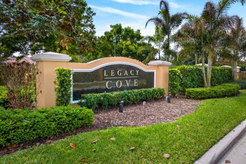 Villa ou maison à vendre à Stuart, Floride: 4 chambres, 338.72 m2 № 2146851 - photo 25