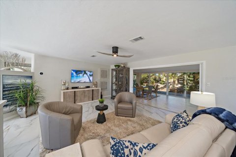 Villa ou maison à vendre à Sarasota, Floride: 2 chambres, 133.59 m2 № 2143655 - photo 6