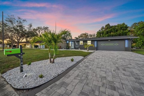 Villa ou maison à Sarasota, Floride 2 chambres, 133.59 m2 № 2143655