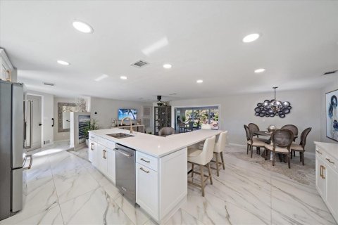 Villa ou maison à vendre à Sarasota, Floride: 2 chambres, 133.59 m2 № 2143655 - photo 16