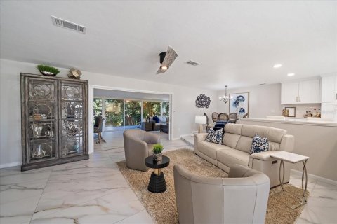Villa ou maison à vendre à Sarasota, Floride: 2 chambres, 133.59 m2 № 2143655 - photo 8