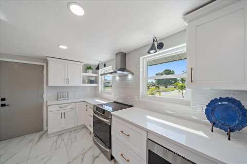 Villa ou maison à vendre à Sarasota, Floride: 2 chambres, 133.59 m2 № 2143655 - photo 14