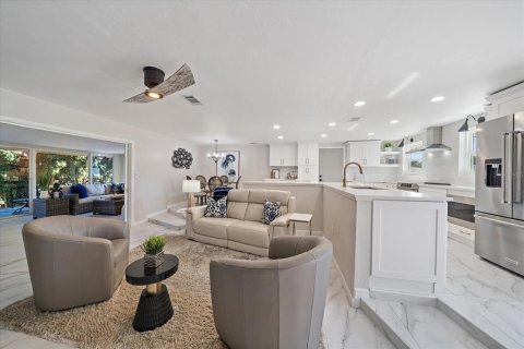 Villa ou maison à vendre à Sarasota, Floride: 2 chambres, 133.59 m2 № 2143655 - photo 7