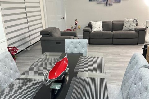 Copropriété à louer à Miami, Floride: 2 chambres, 84.54 m2 № 2040948 - photo 3