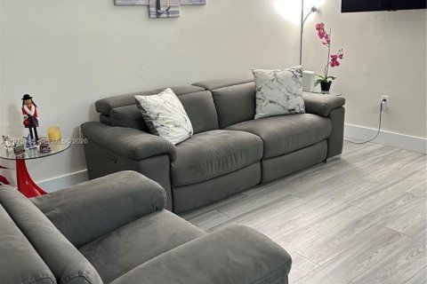 Copropriété à louer à Miami, Floride: 2 chambres, 84.54 m2 № 2040948 - photo 2