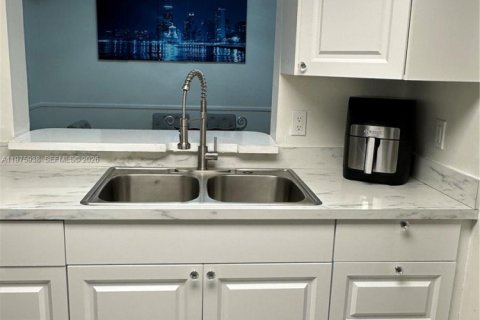 Copropriété à louer à Miami, Floride: 2 chambres, 84.54 m2 № 2040948 - photo 10