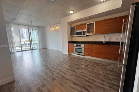 Condominio en alquiler en Miami, Florida, 1 dormitorio, 68.38 m2 № 2068472 - foto 2