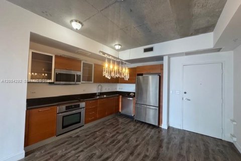 Condominio en alquiler en Miami, Florida, 1 dormitorio, 68.38 m2 № 2068472 - foto 3