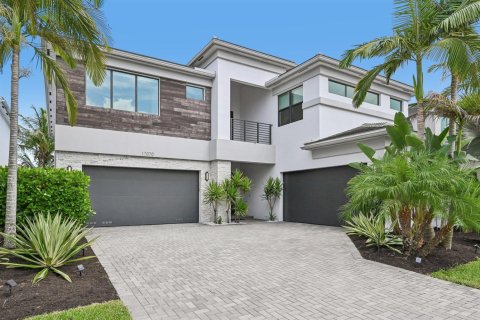 House in Boca Raton, Florida 5 bedrooms, 511.98 sq.m. № 2246369