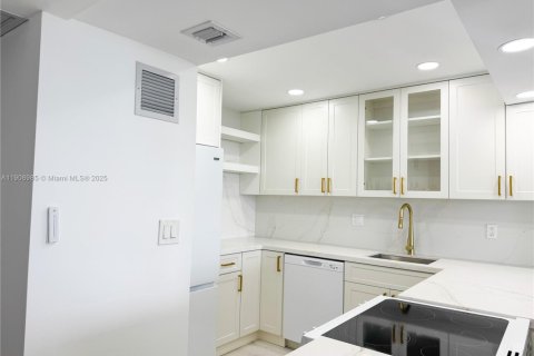 Condominio en alquiler en Hallandale Beach, Florida, 1 dormitorio, 52.95 m2 № 1966642 - foto 12