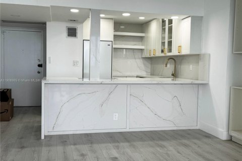 Condominio en alquiler en Hallandale Beach, Florida, 1 dormitorio, 52.95 m2 № 1966642 - foto 13