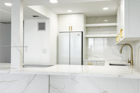 Condominio en alquiler en Hallandale Beach, Florida, 1 dormitorio, 52.95 m2 № 1966642 - foto 9