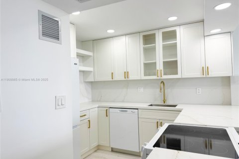 Condominio en alquiler en Hallandale Beach, Florida, 1 dormitorio, 52.95 m2 № 1966642 - foto 8