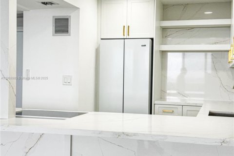 Condominio en alquiler en Hallandale Beach, Florida, 1 dormitorio, 52.95 m2 № 1966642 - foto 10