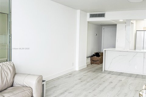 Condominio en alquiler en Hallandale Beach, Florida, 1 dormitorio, 52.95 m2 № 1966642 - foto 5