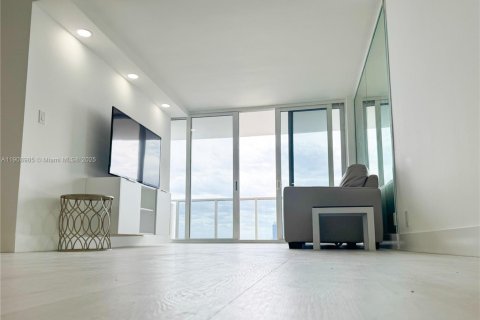Condominio en alquiler en Hallandale Beach, Florida, 1 dormitorio, 52.95 m2 № 1966642 - foto 2