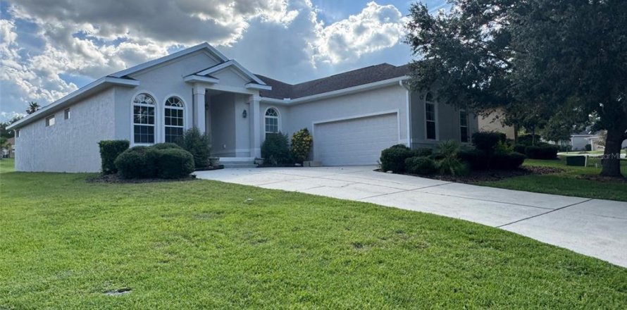 House in Ocala, Florida 4 bedrooms, 217.58 sq.m. № 1791181