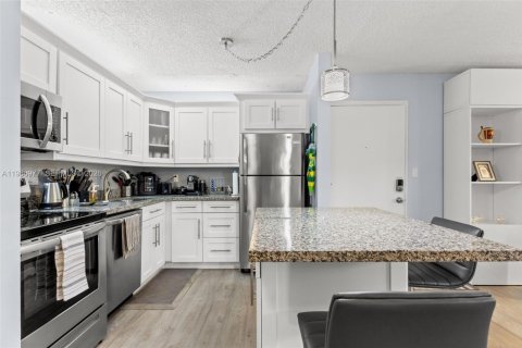 Купить кондоминиум в Тамарак, Флорида 2 спальни, 76.83м2, № 2046594 - фото 4