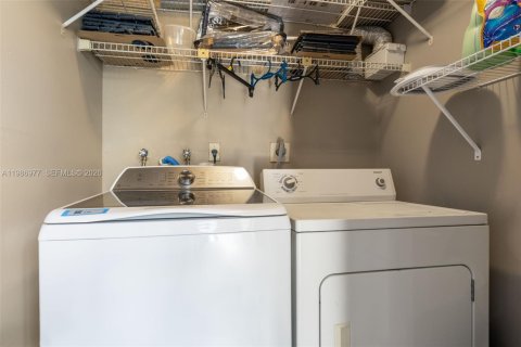 Купить кондоминиум в Тамарак, Флорида 2 спальни, 76.83м2, № 2046594 - фото 18