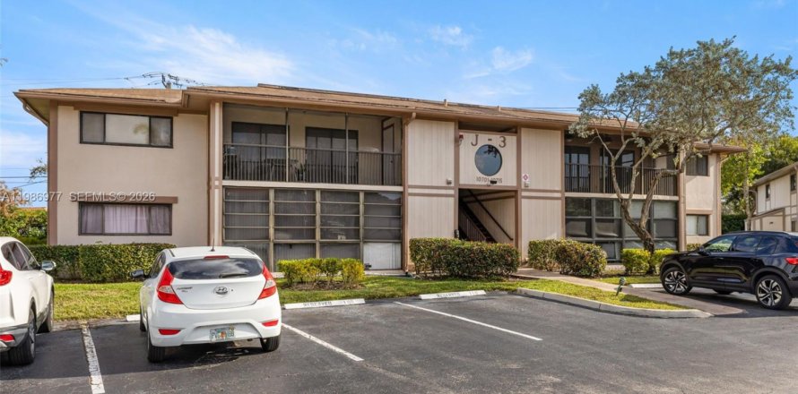 Кондоминиум с 2 спальнями в Тамарак, Флорида № 2046594