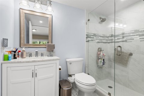 Купить кондоминиум в Тамарак, Флорида 2 спальни, 76.83м2, № 2046594 - фото 11