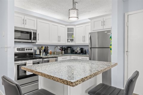 Купить кондоминиум в Тамарак, Флорида 2 спальни, 76.83м2, № 2046594 - фото 2